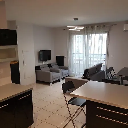 Duplex Cosy - 3 Avec Garage, Balcon Et Clim *